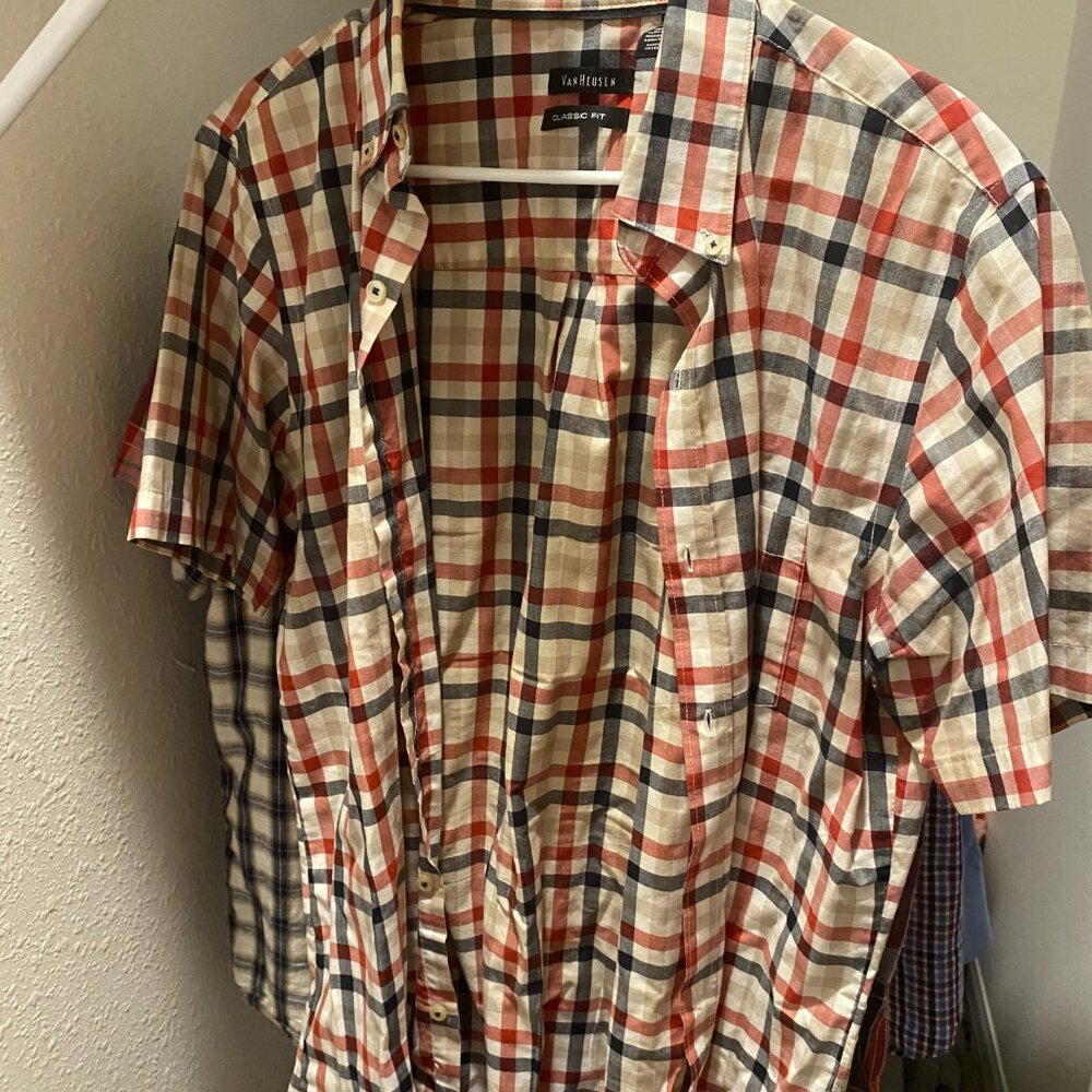 Van Heusen Checkered Dress Shirt | Short Sleeve | 15/15.5 Medium